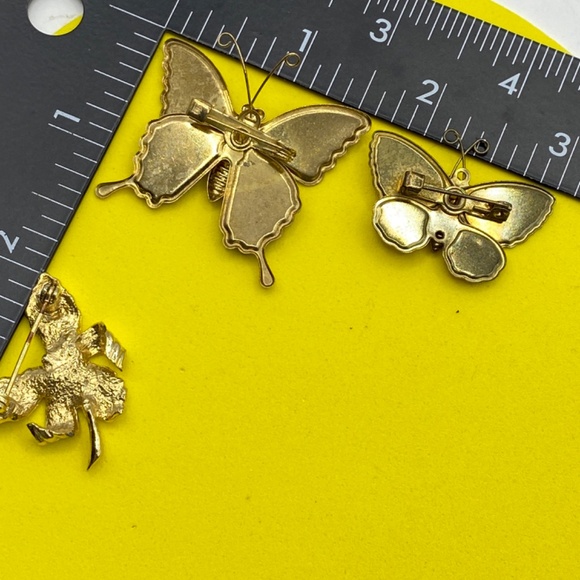 Vintage Brooch Lot Butterflies & White Flower Enameled Naturecore - Picture 8 of 8